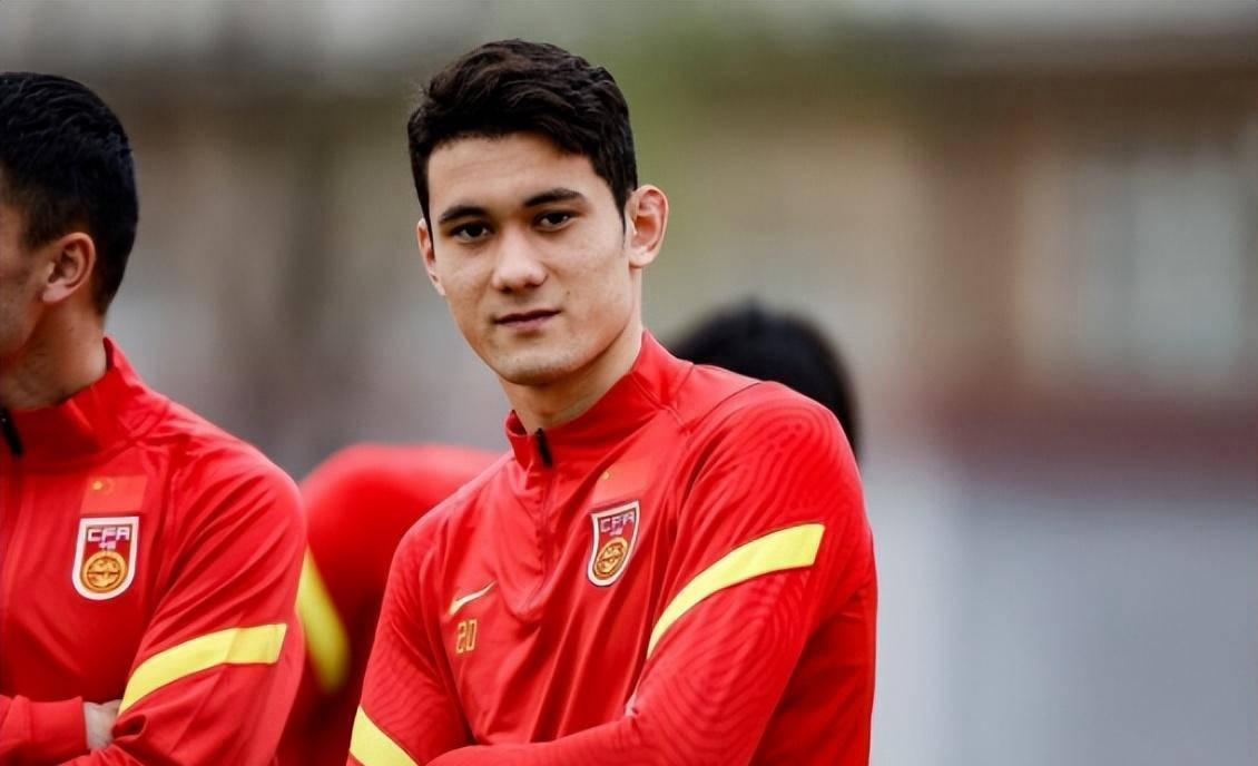 成都蓉城击败国安登顶中超!锋霸拜合拉木官宣赴德甲多特,但传言遭辟谣